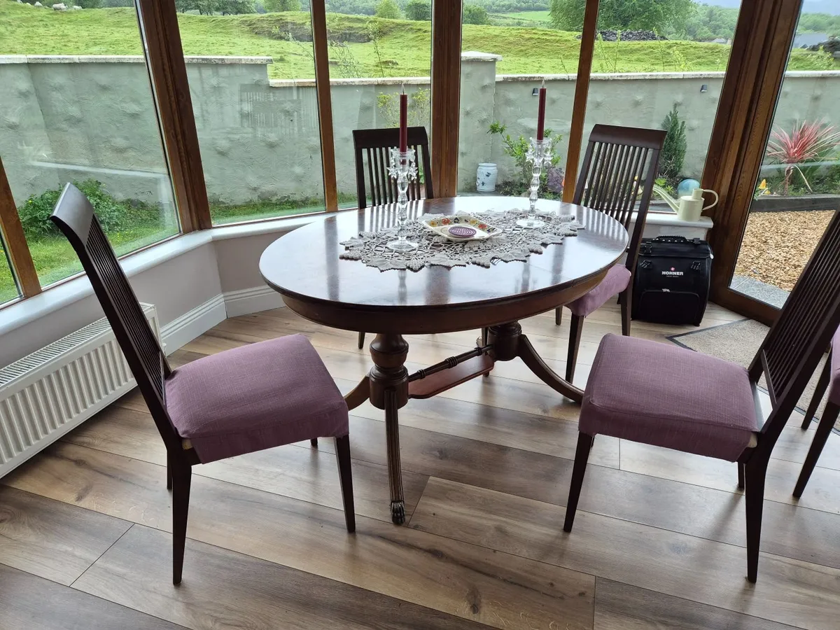 Dining table and 6 chairs - Image 4