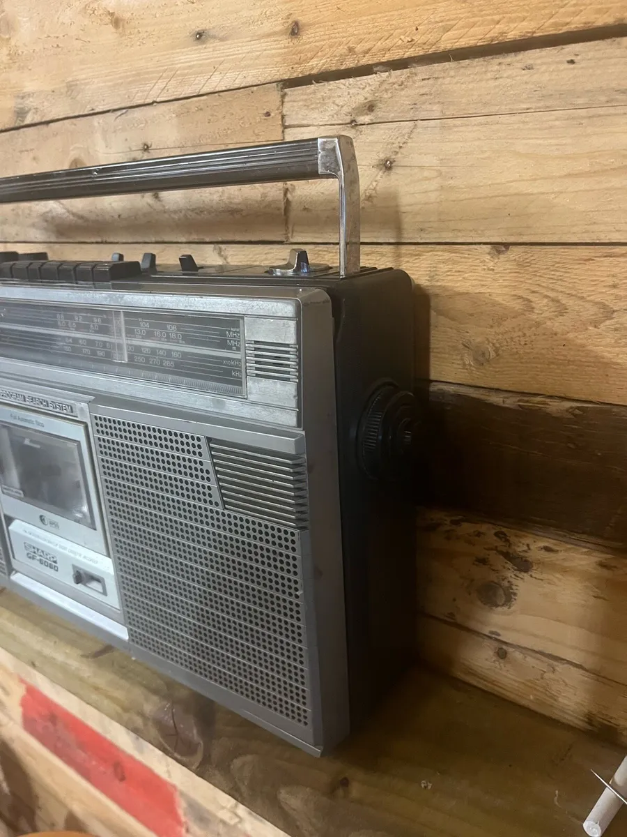 Vintage sharpe boombox - Image 4