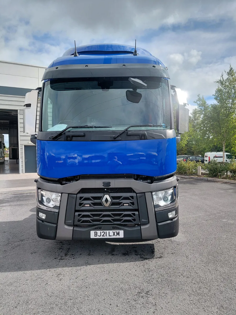 Exceptionally Low KM Renault T460 For Sale - Image 2