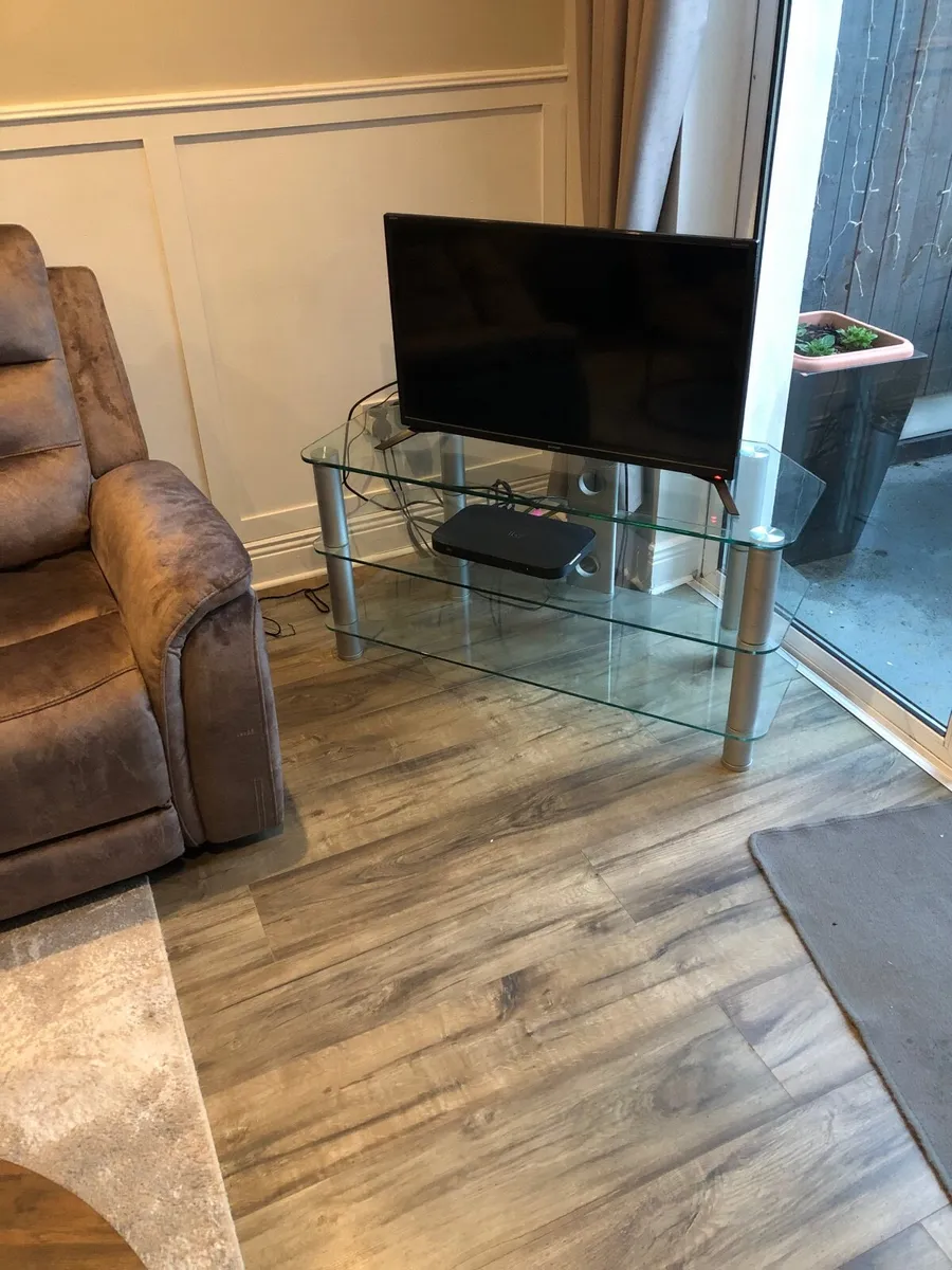 Glass tv table - Image 4