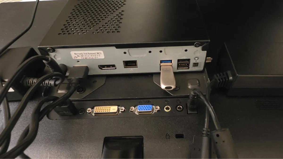 A very well maintained desk top Computer sell make - Image 3