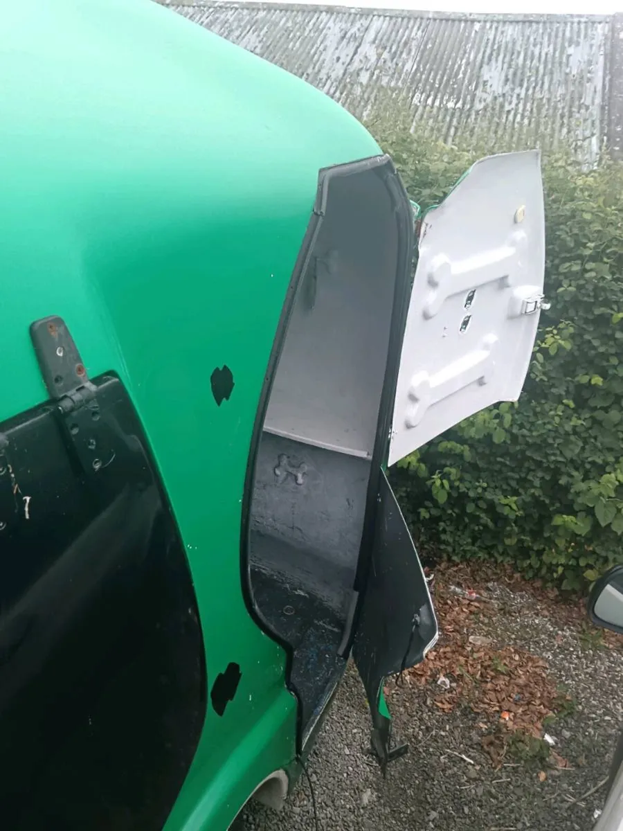 Mobile grooming trailer - Image 3