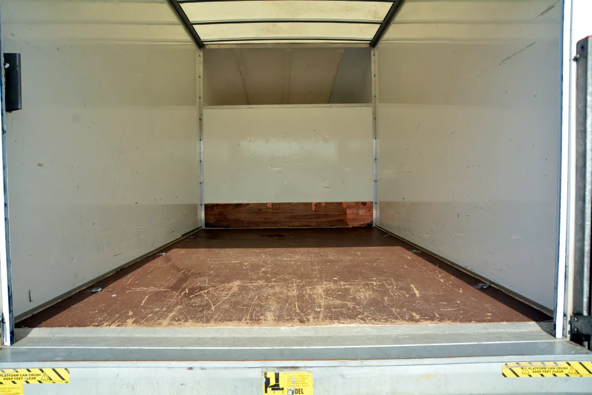Mercedes-Benz Sprinter Luton box & 500kg lift - Image 2
