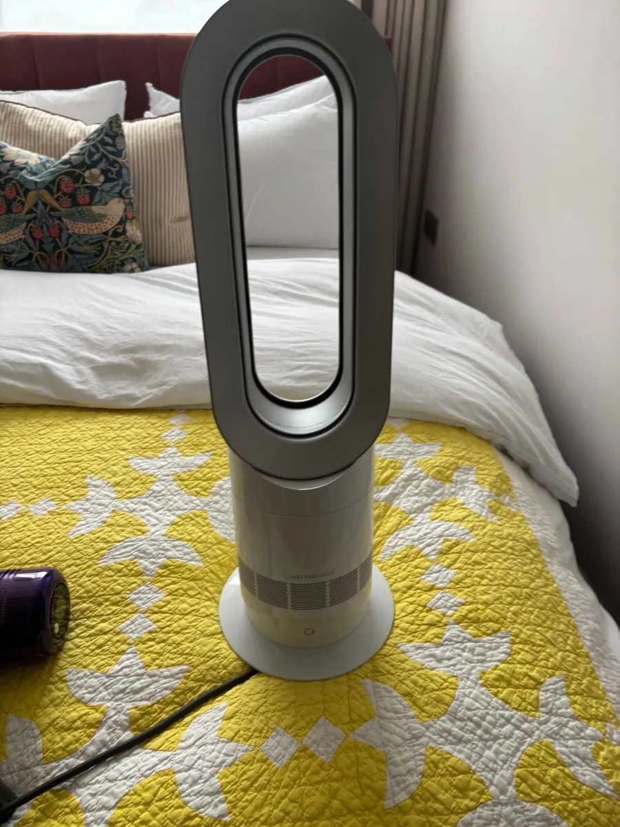 Dyson AM09 Hot/Cold Fan - Image 1