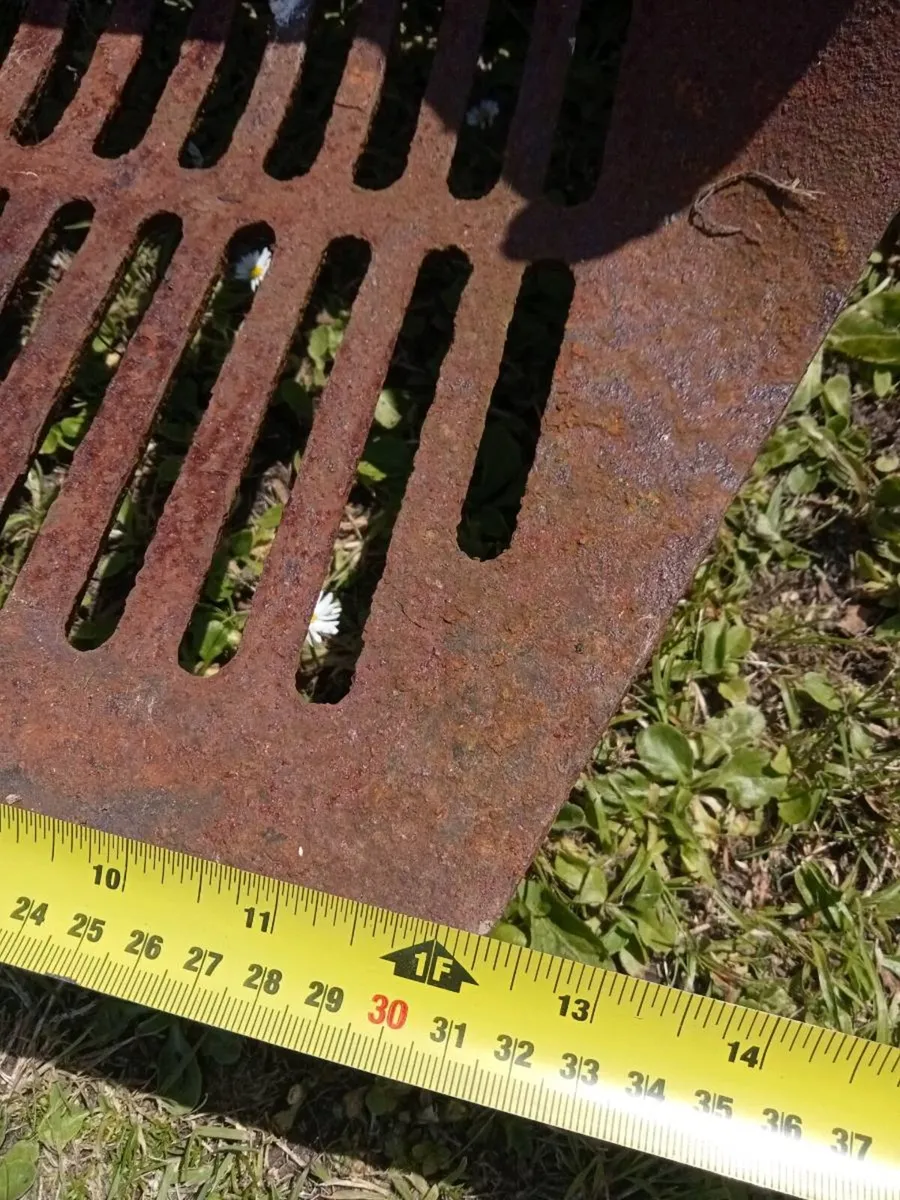 Old fireplace front and grill - Image 4
