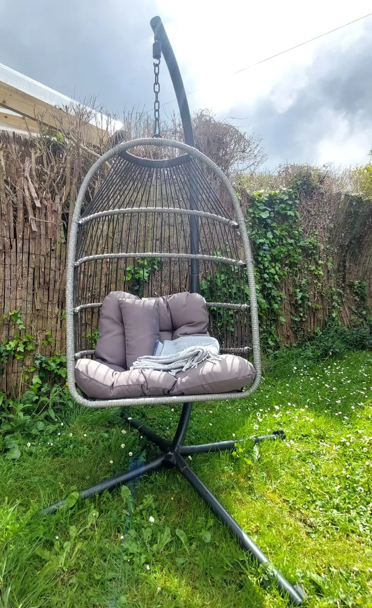Garden hanging chair