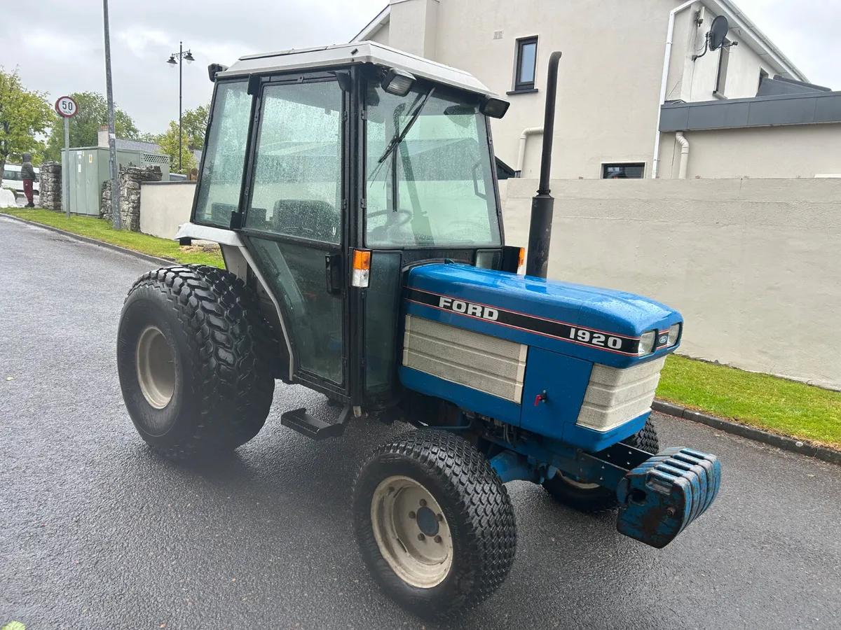 Ford 1920 Compact Tractor - Image 3