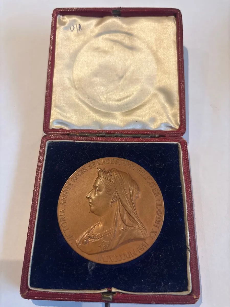 Queen Victoria 1837-1897 Bronze Jubilee Comm Medal - Image 1