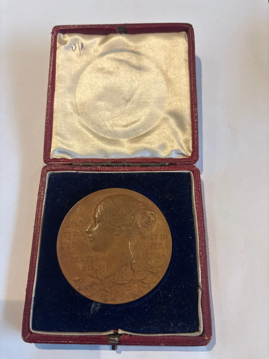 Queen Victoria 1837-1897 Bronze Jubilee Comm Medal - Image 2