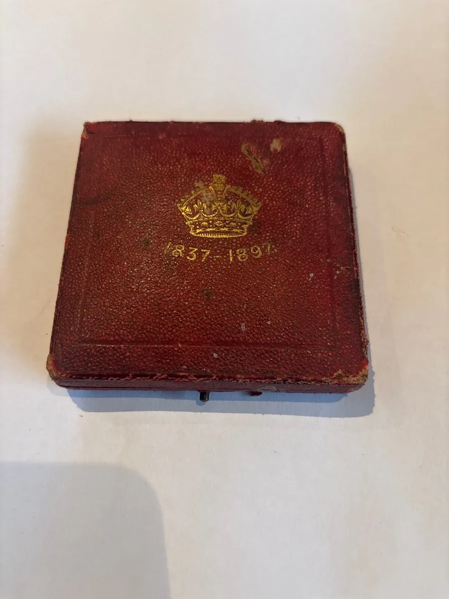 Queen Victoria 1837-1897 Bronze Jubilee Comm Medal - Image 3