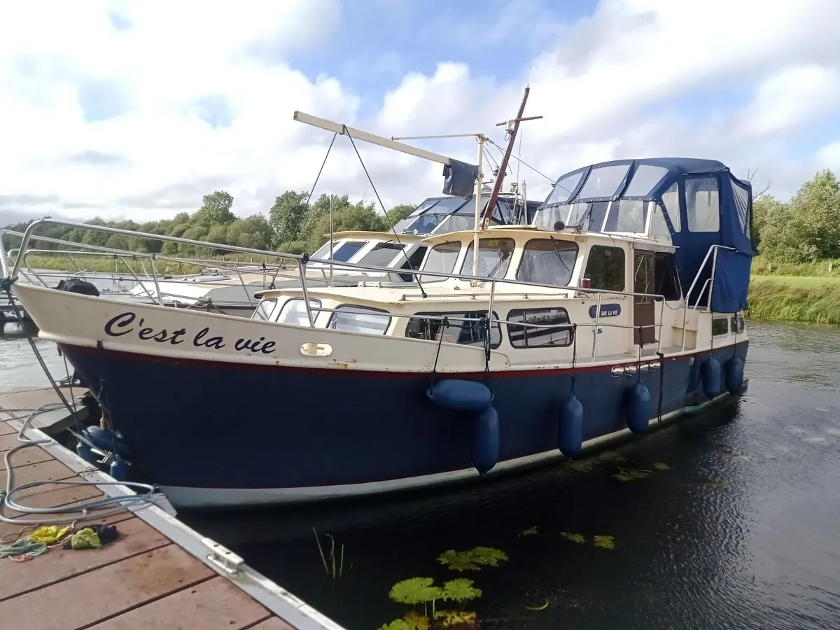 Sports ski boat, also Pedro 37ft cruiser - Image 2
