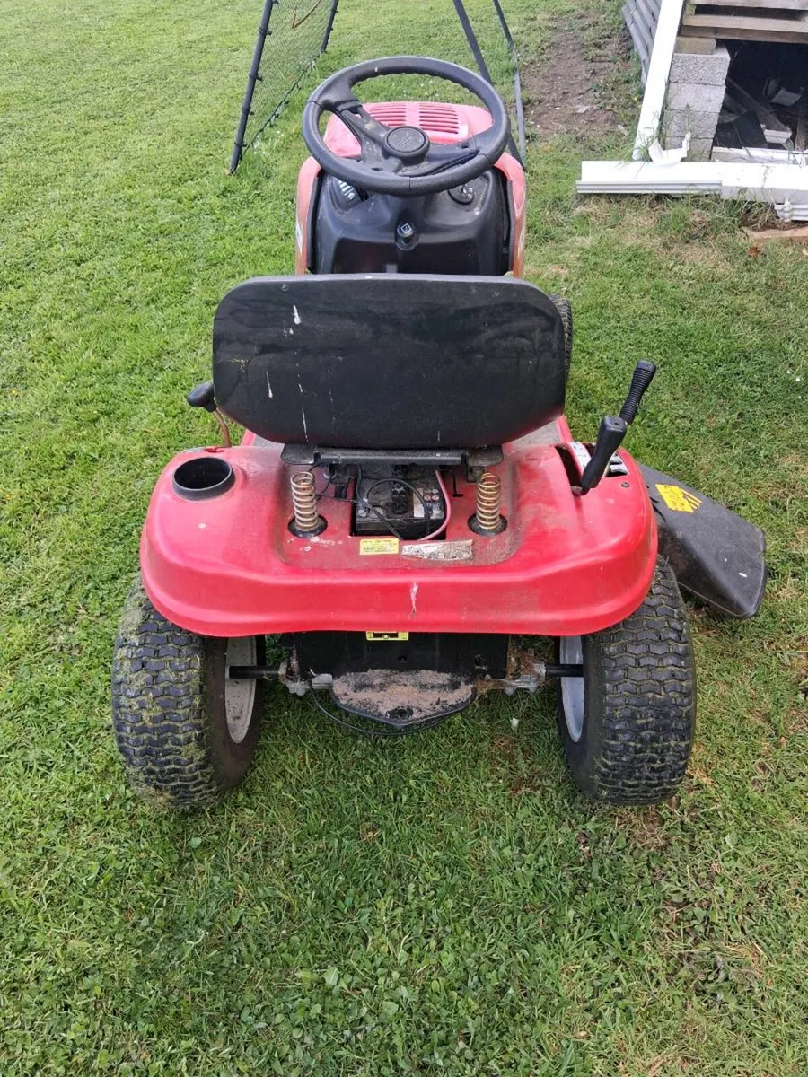 Ride on lawnmower - Image 2