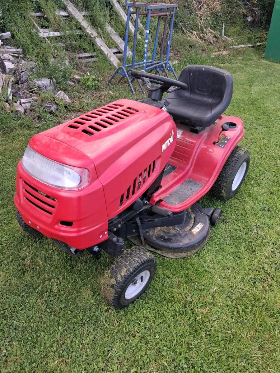 Ride on lawnmower - Image 1