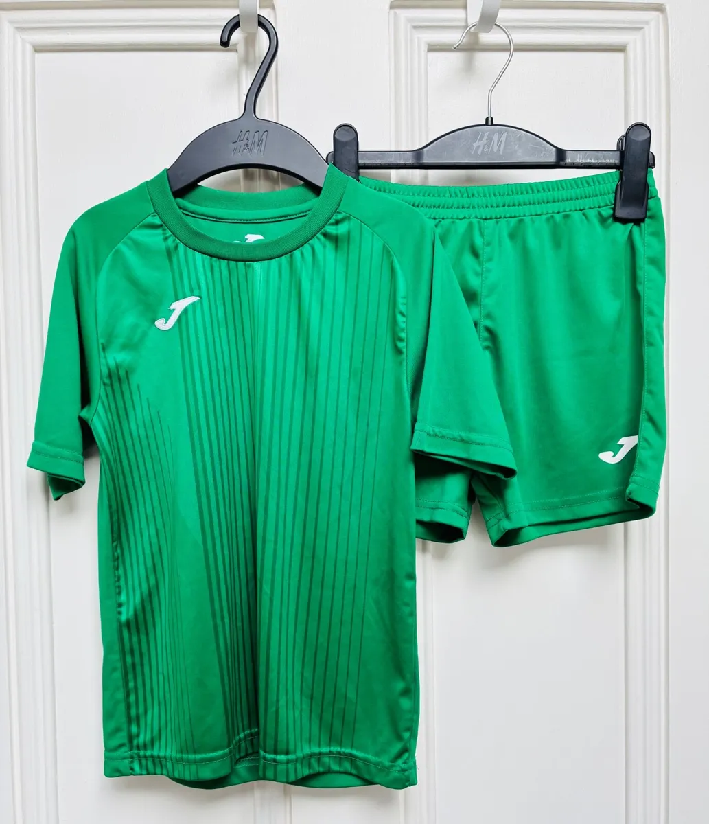 Green shirts and t-shirt set  4-5yrs 5-6yrs - Image 1