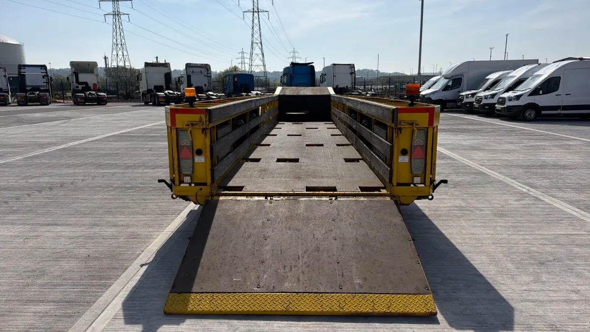 2015 Step Frame trailer Ex Mod Air craft carrier - Image 1