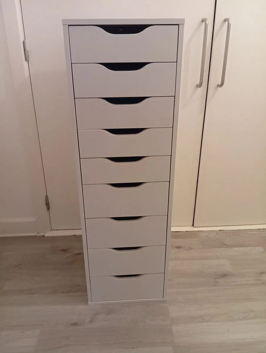 Tollboy Chest of drawers 6months old - Image 1