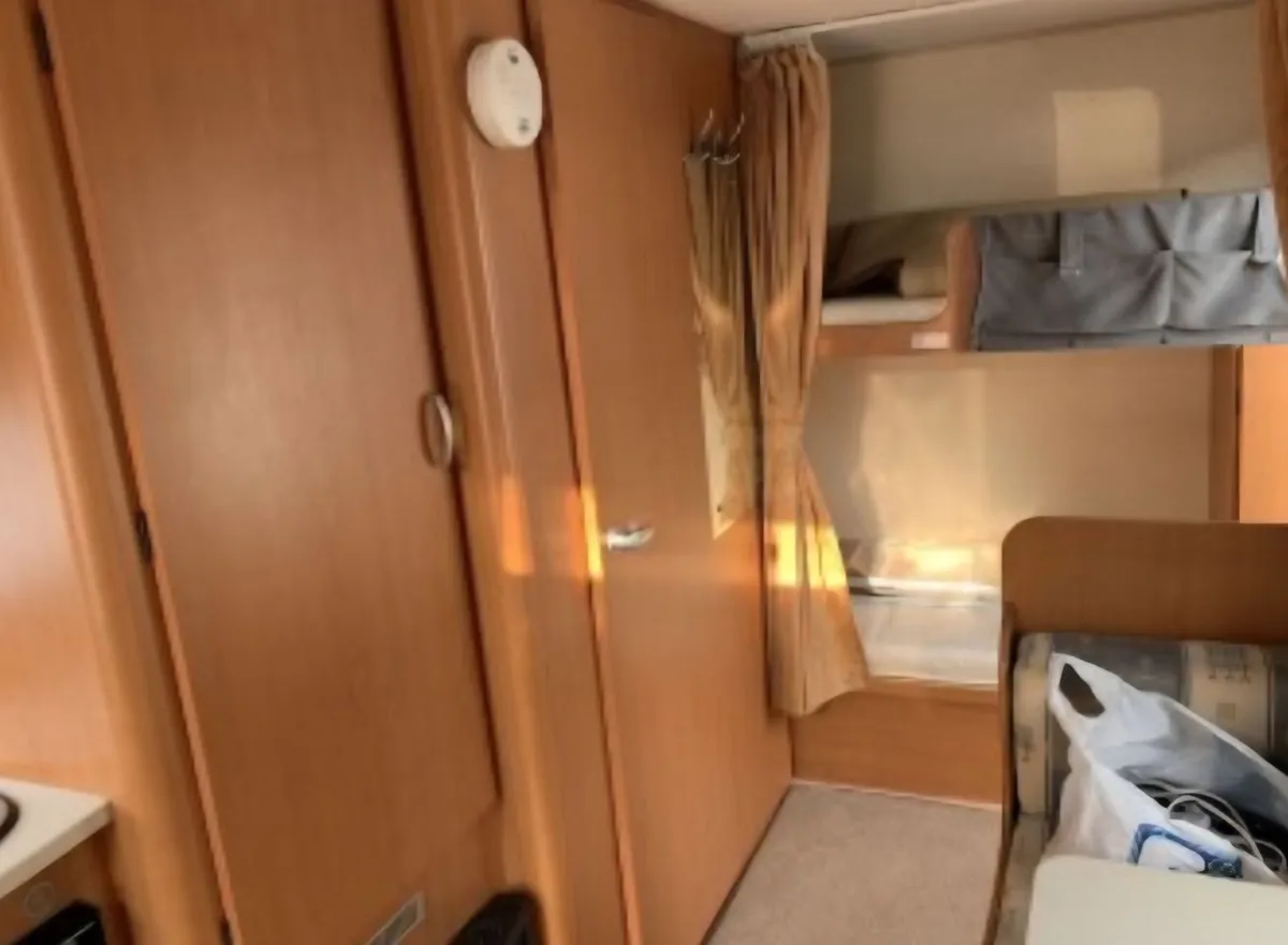Caravan - Image 2