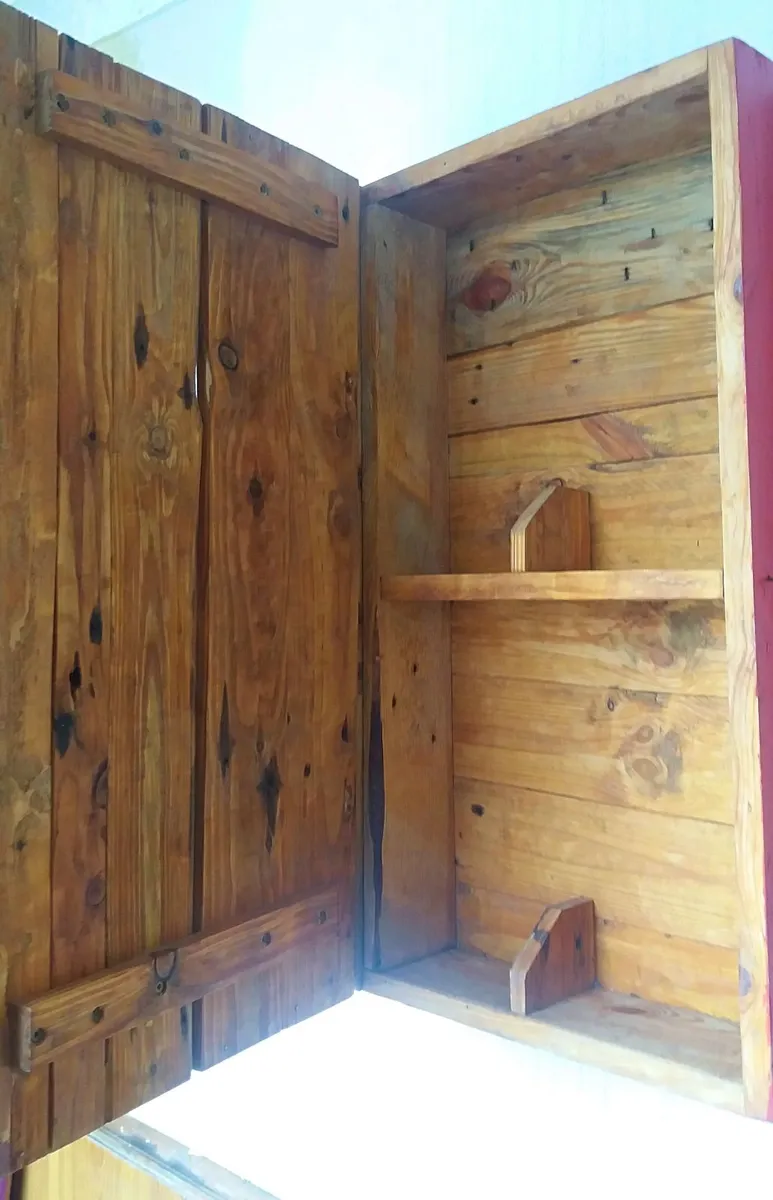 Rustic (book -like) floating storage / display - Image 2
