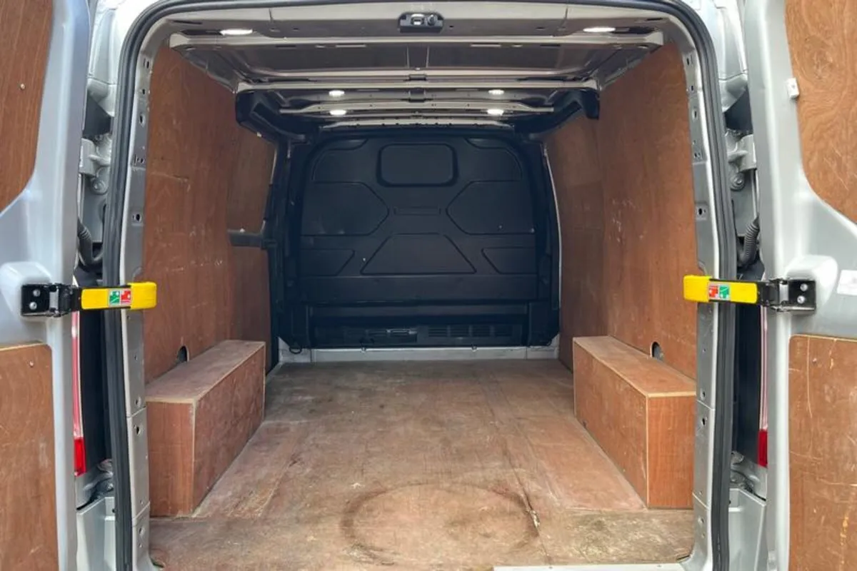 Ford Transit Custom LIMITED - Image 4