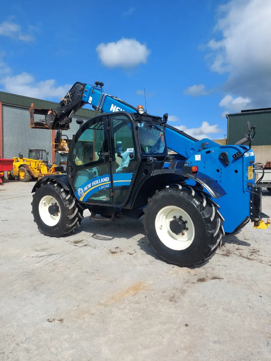 New Holland - Image 1