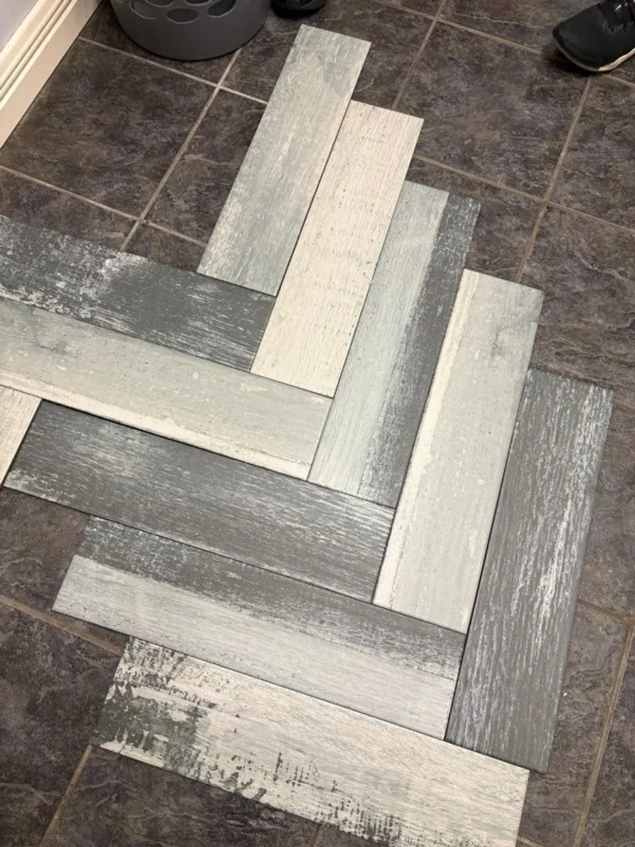 Floor and wall tile - Image 1