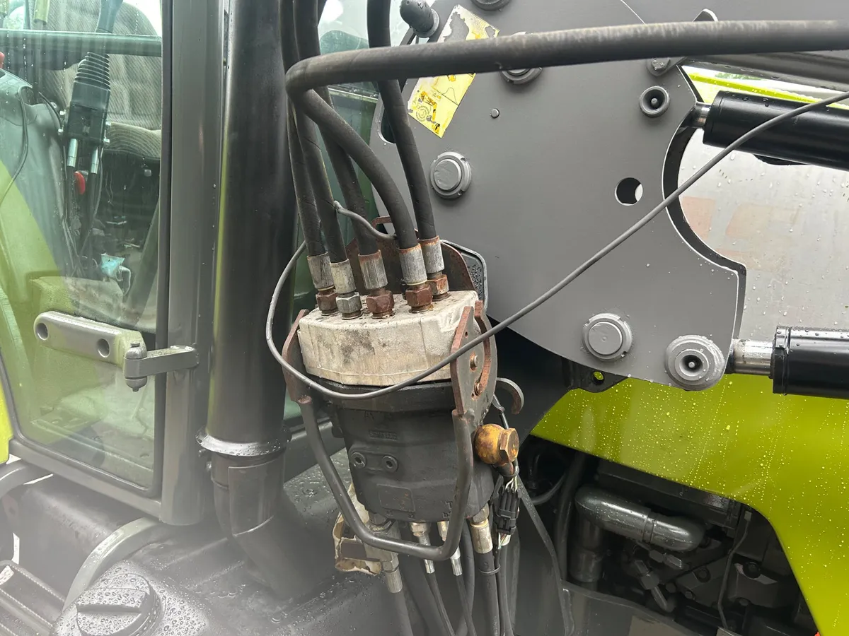 2006 Claas 436 with MX Loader - Image 2