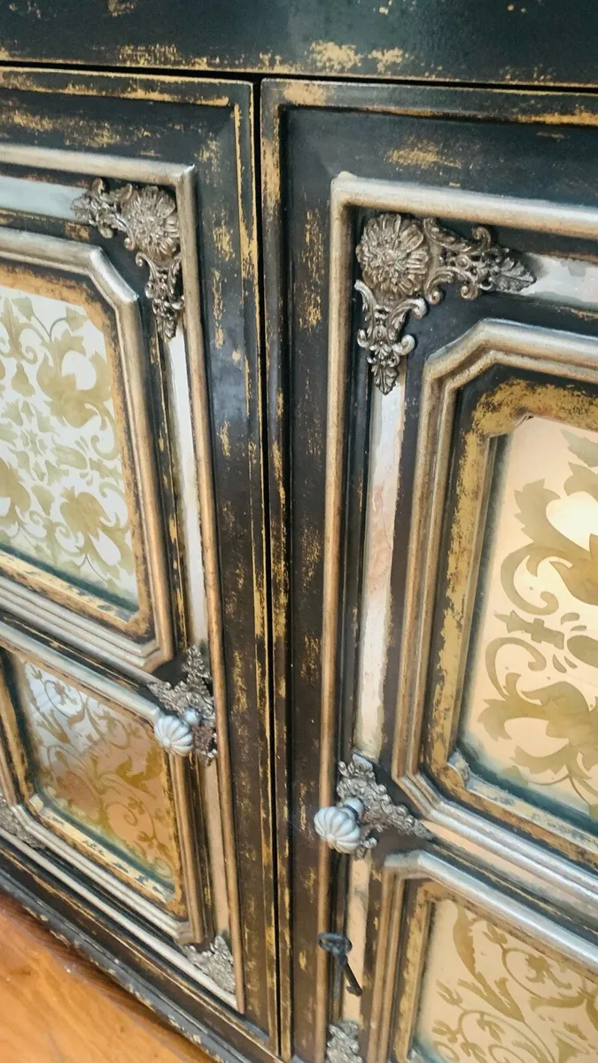 Cabinet - Image 3