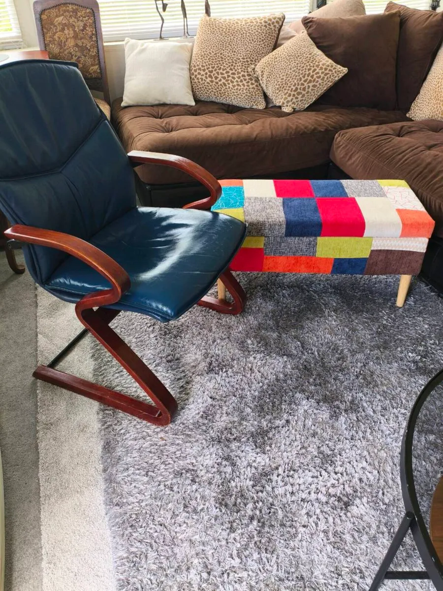 Beautiful like new lounger chair, very comfortable - Image 2