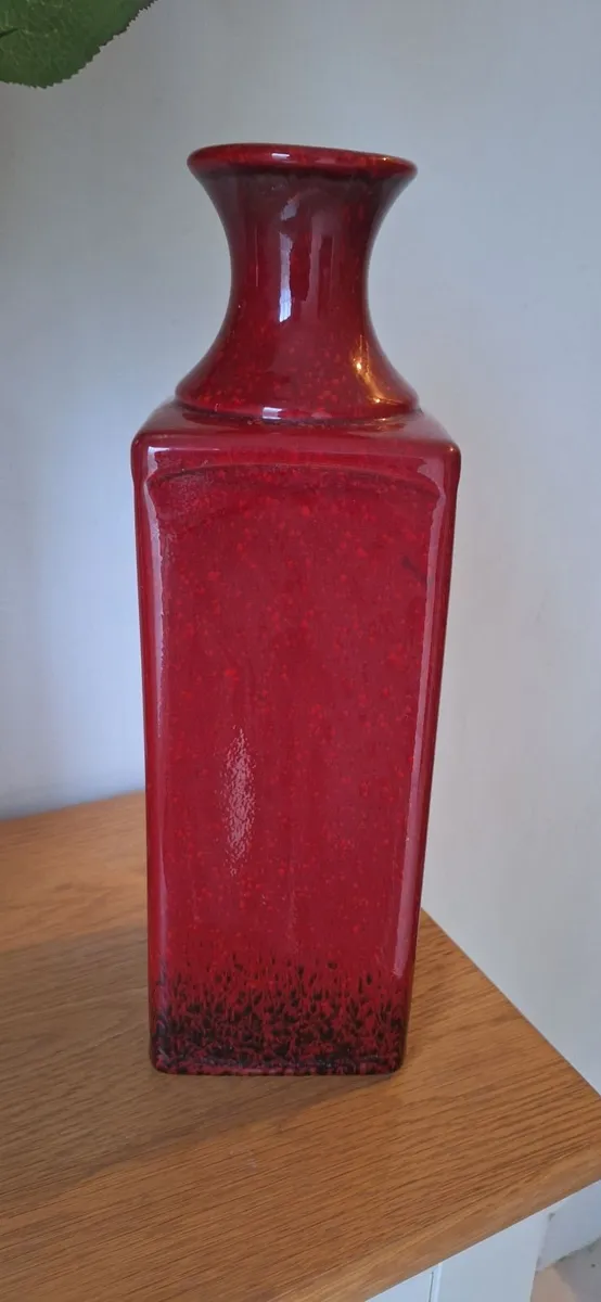 Pottery vase - Image 1