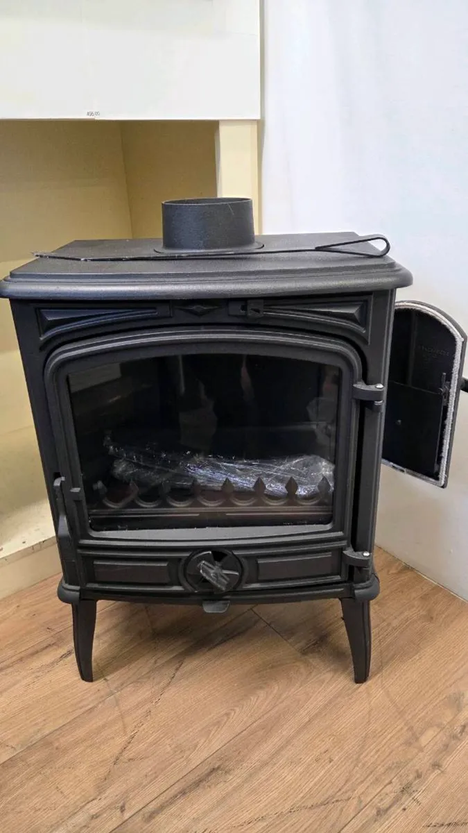 Solid fuel stove - Image 1