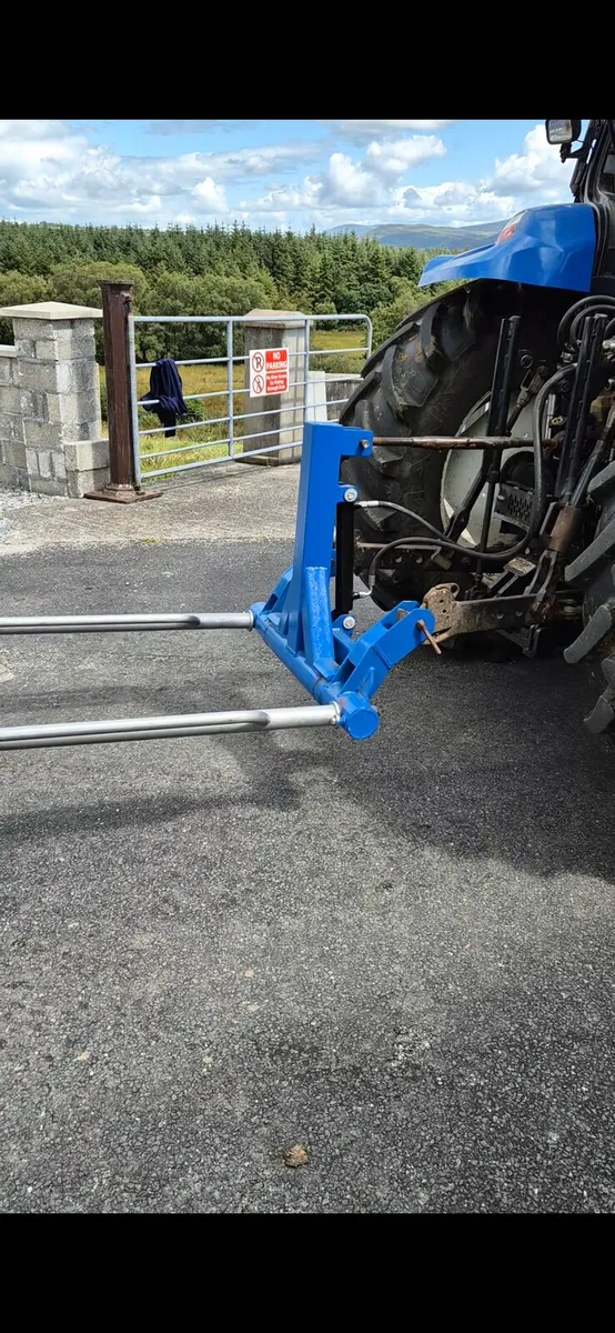 Fold up round bale lifter - Image 2