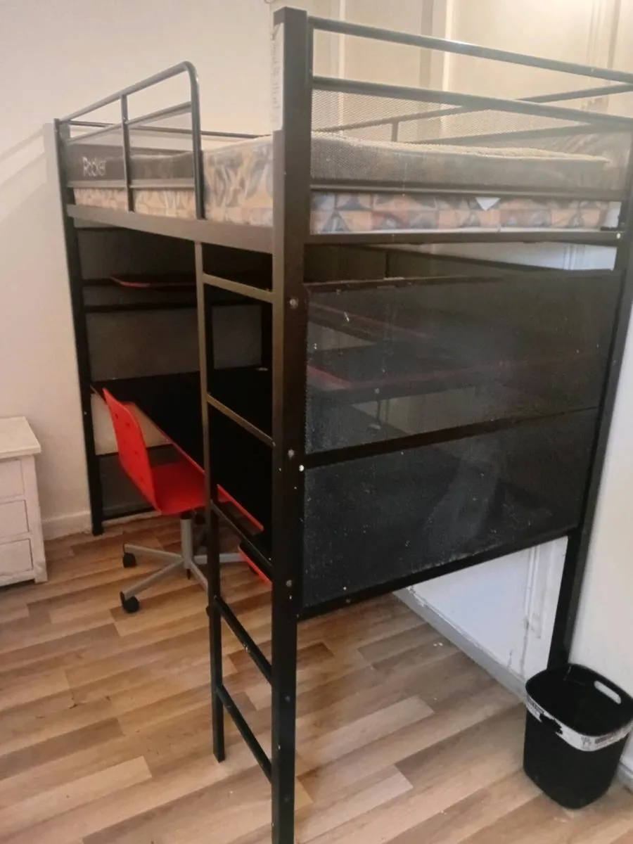 Bunk bed