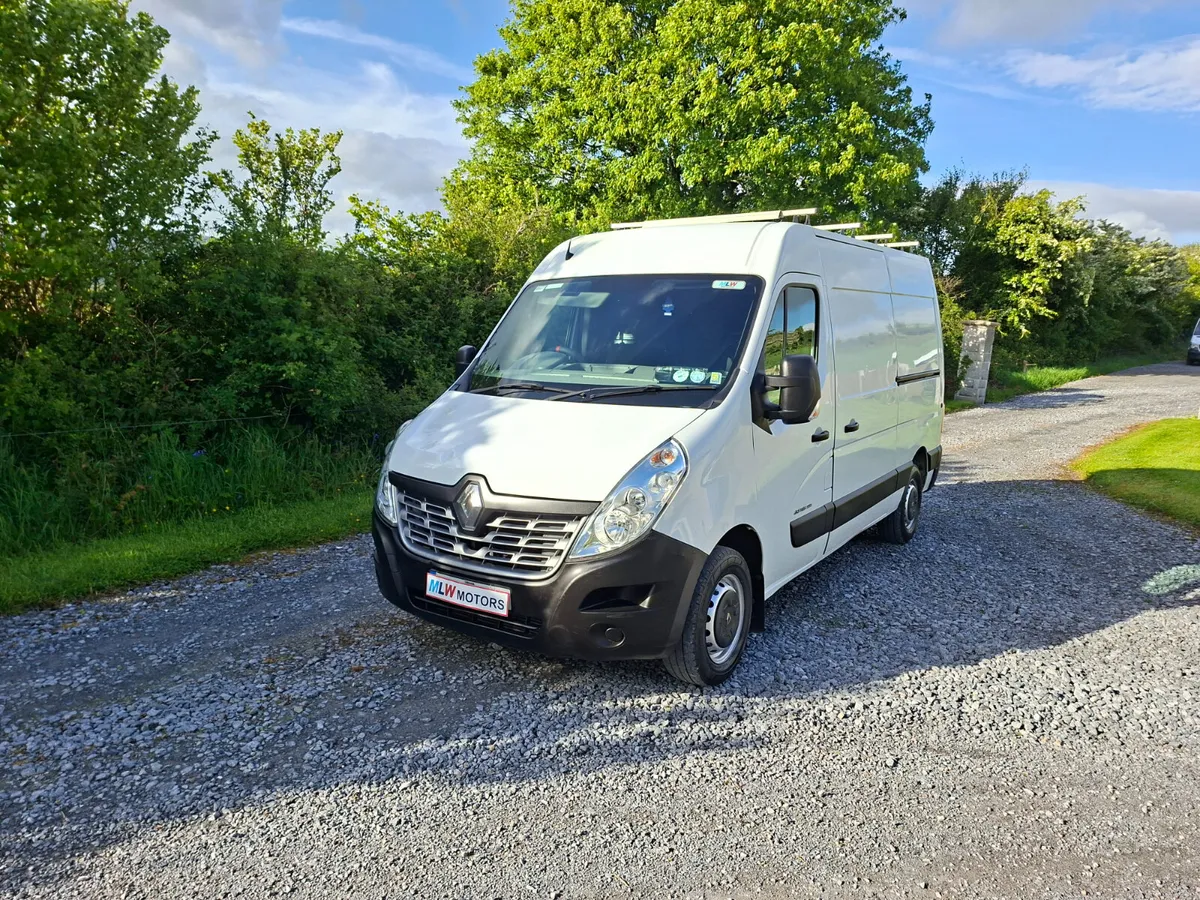 Renault Master 181 MWB 2.3L Excellent Condition - Image 4