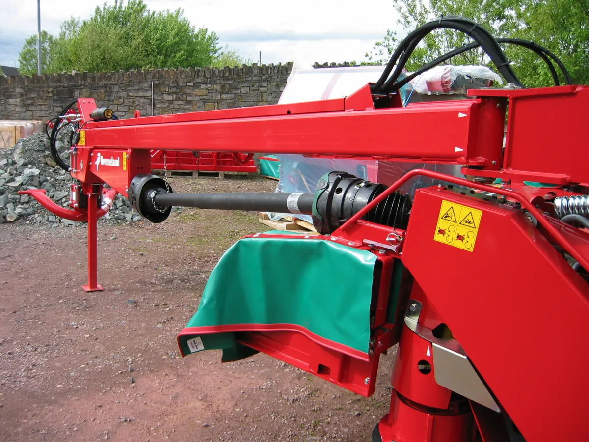 NEW KVERNELAND 4328 TRAILED 9FT MOWER CONDITIONER - Image 2
