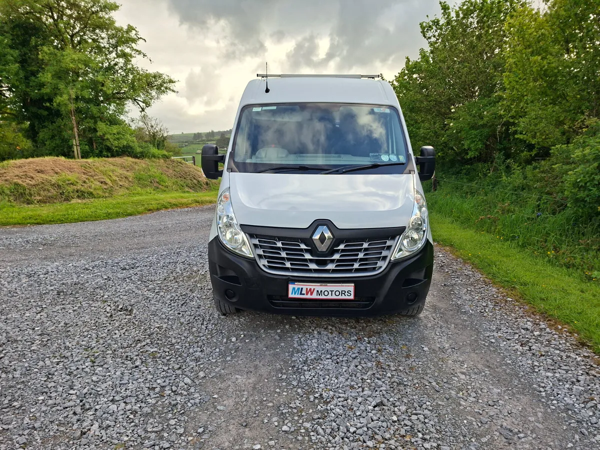 Renault Master 181 MWB 2.3L Excellent Condition - Image 3