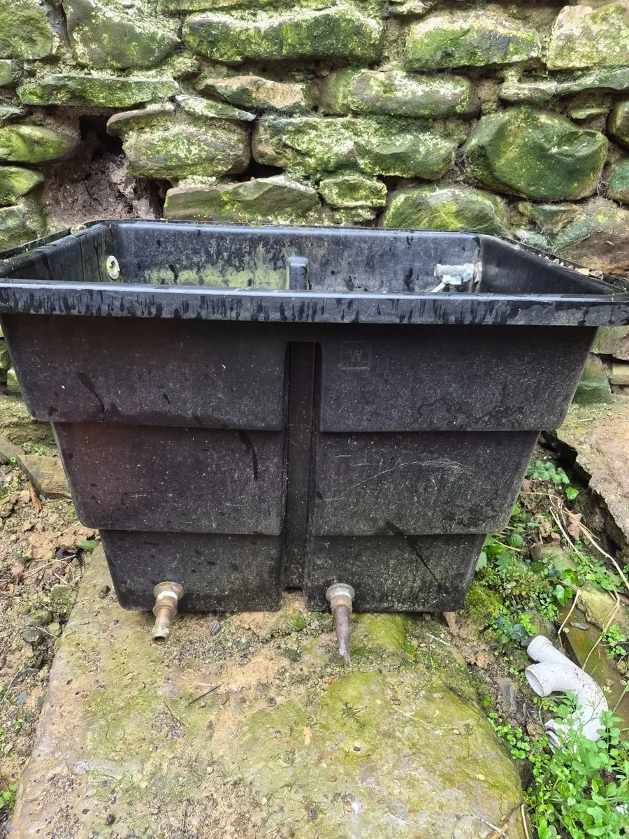 Tank and fittings - Image 1