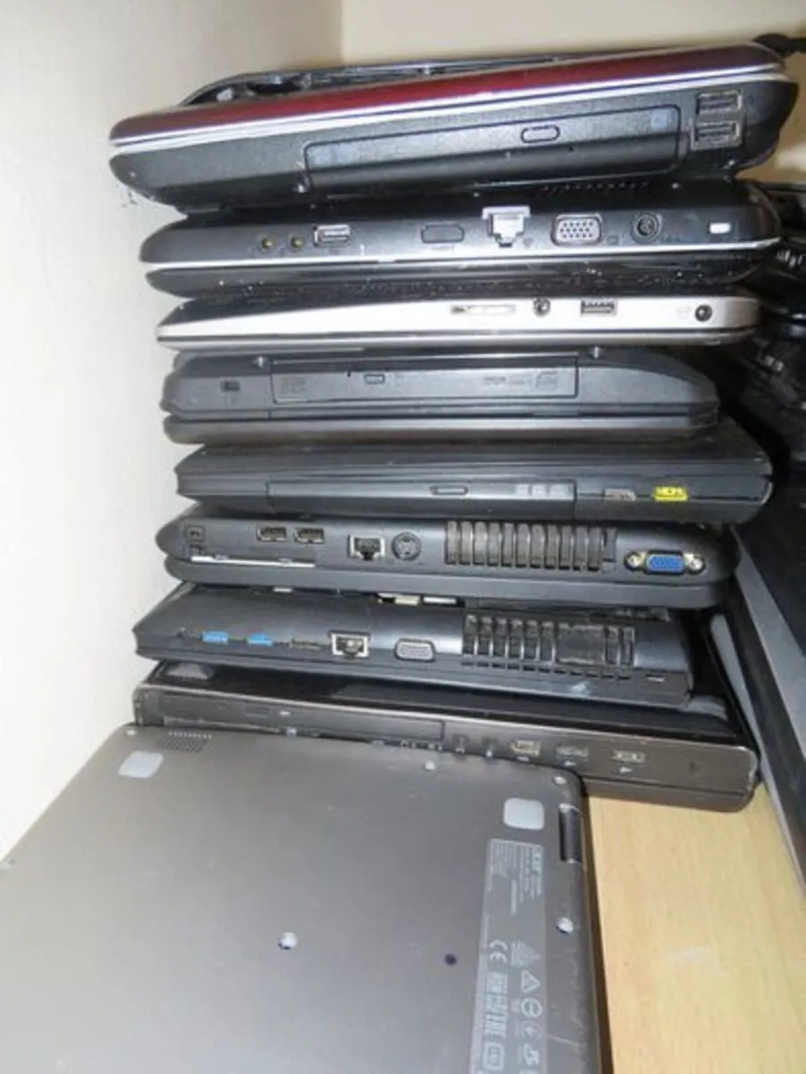 48 Laptops, for parts / repair ONLY - Image 3