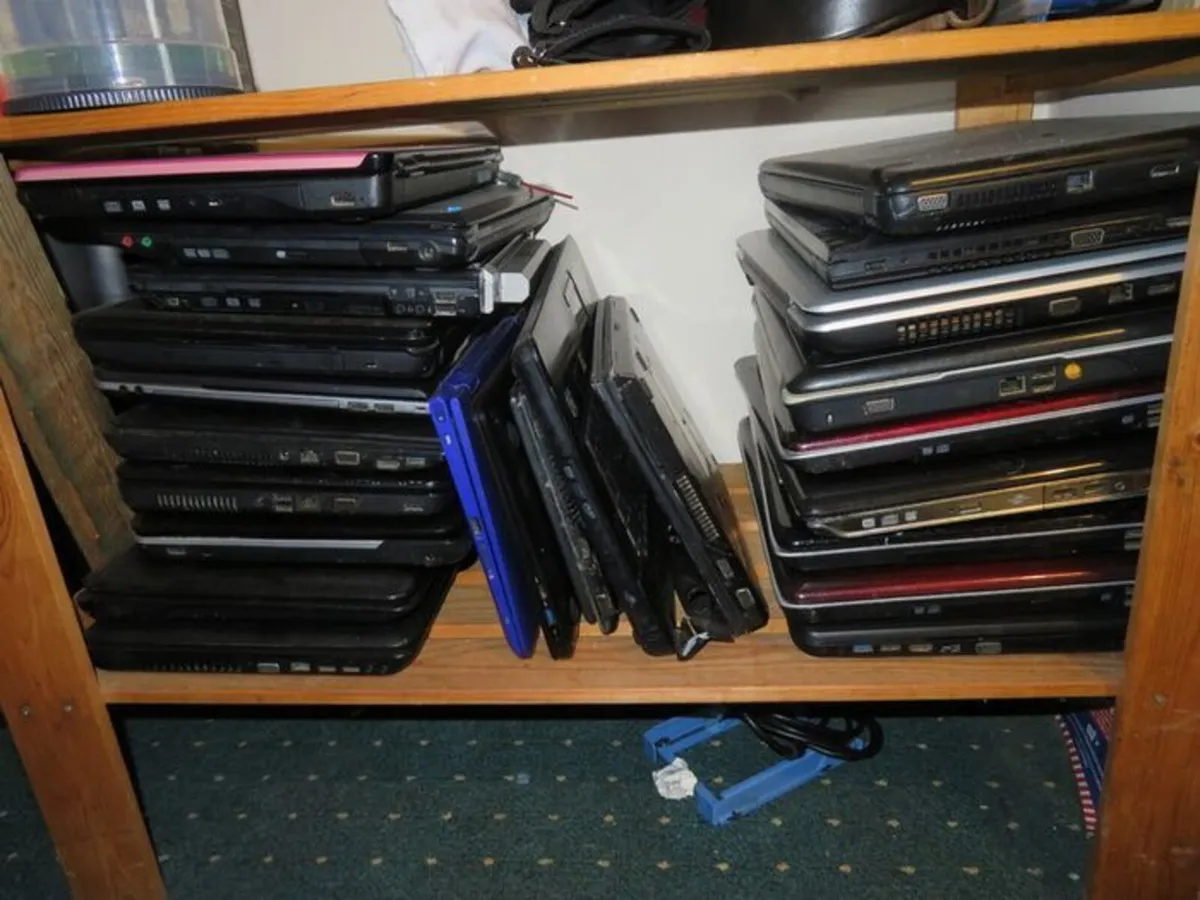 48 Laptops, for parts / repair ONLY - Image 4