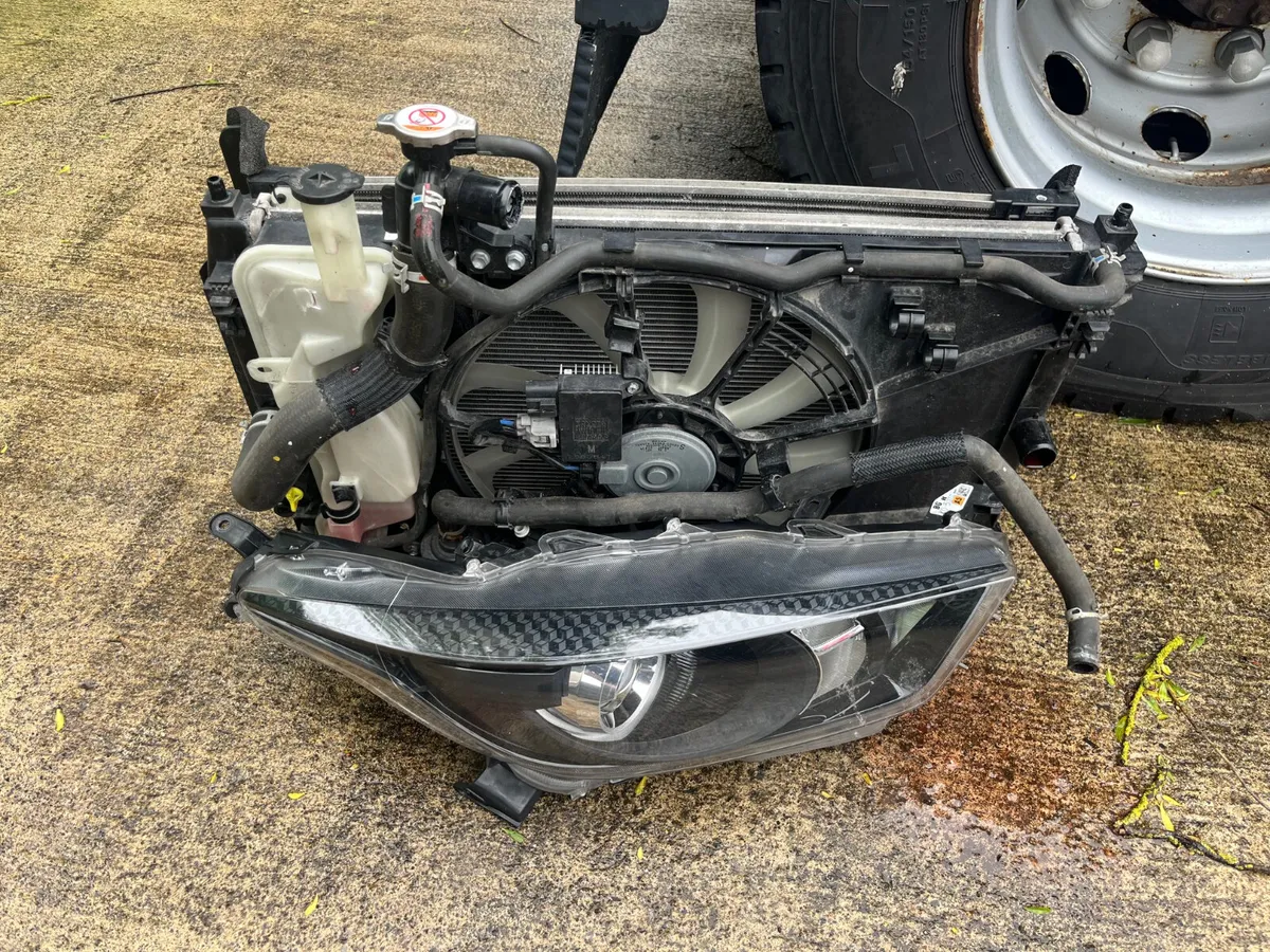 2020 - 2026 Toyota Yaris Rad and Headlight