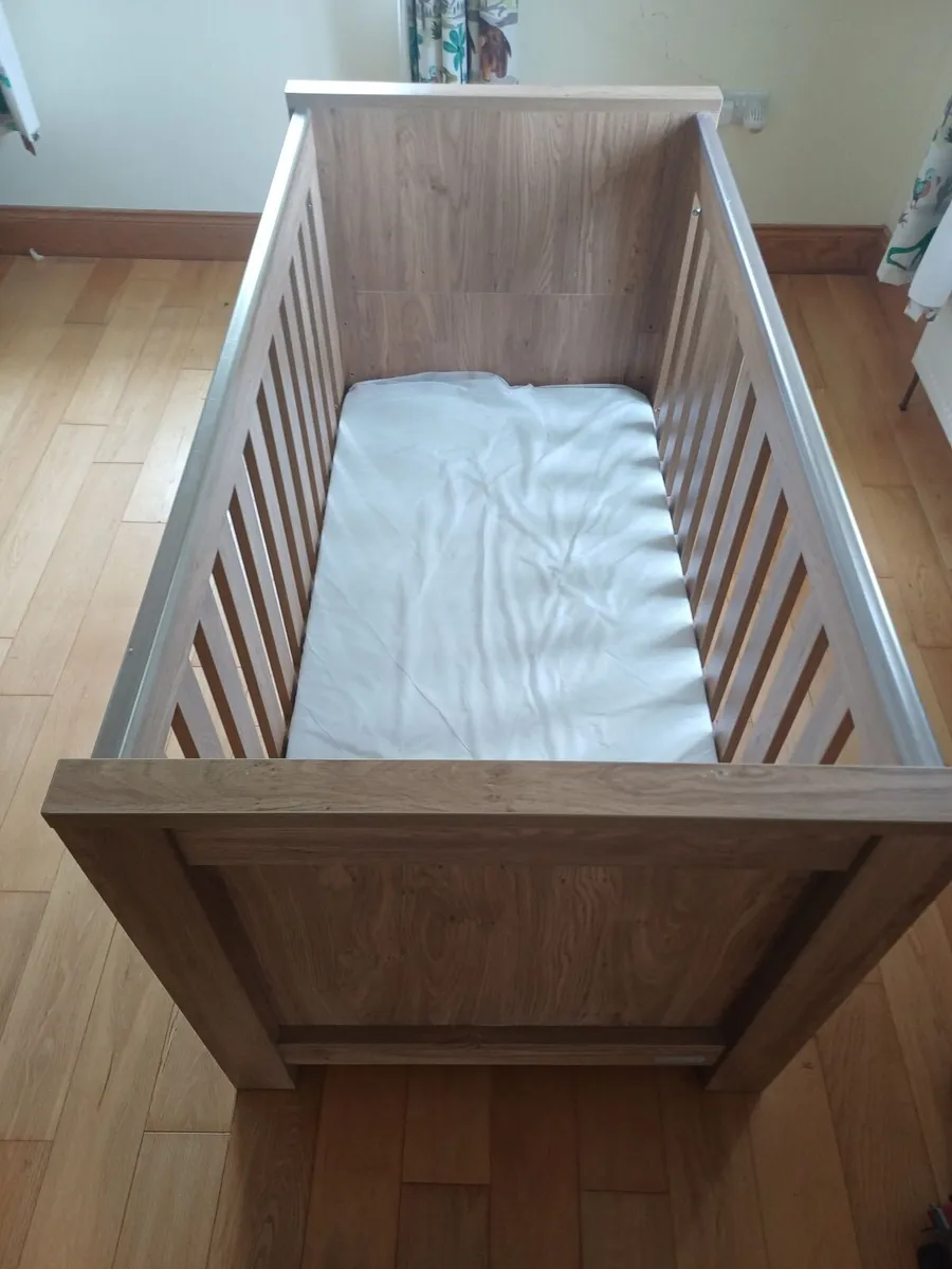 Charnwood Baby cot/cot bed and changer - Image 2
