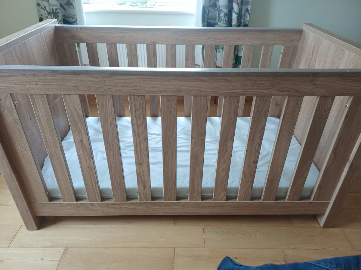 Charnwood Baby cot/cot bed and changer - Image 3