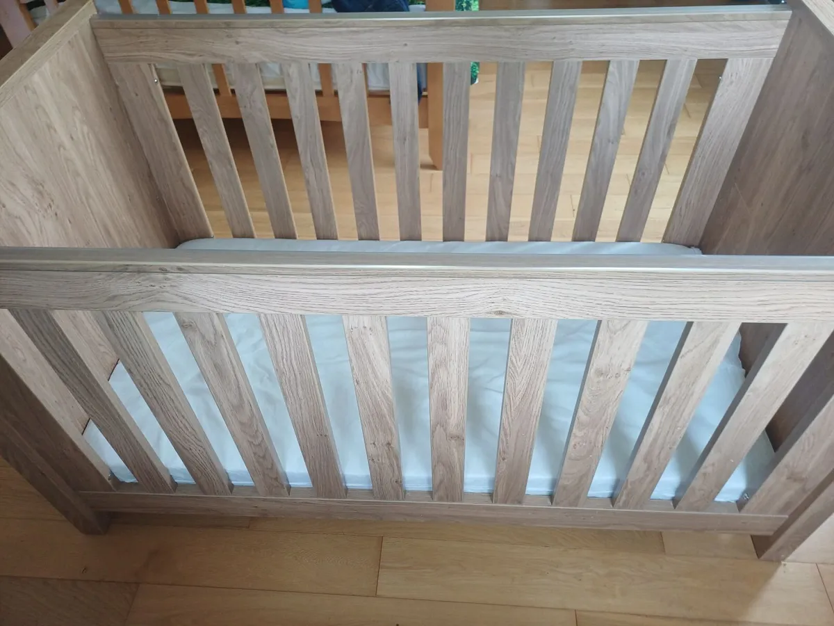 Charnwood Baby cot/cot bed and changer - Image 4