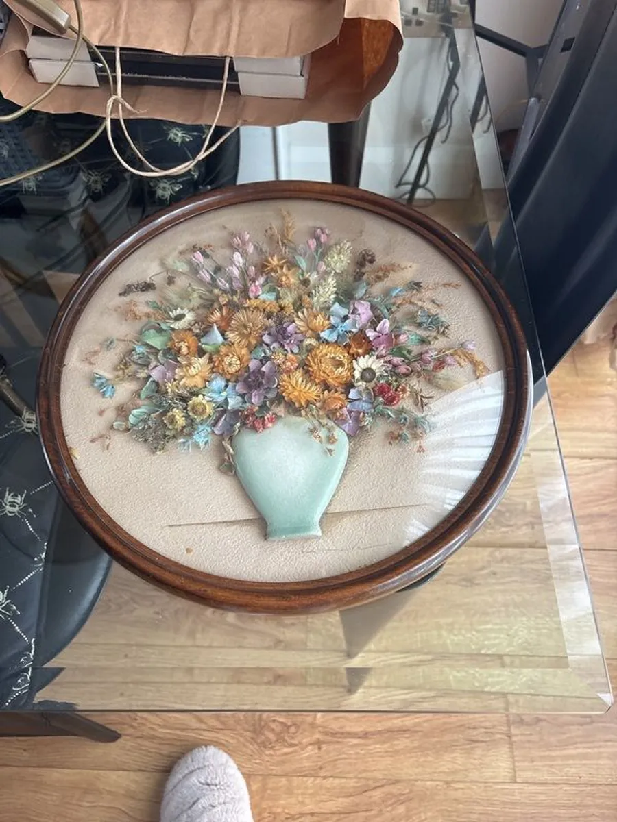 Antique /vintage pot pouring - Image 1