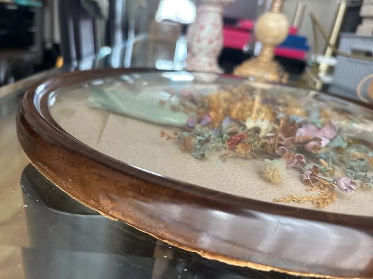 Antique /vintage pot pouring - Image 2