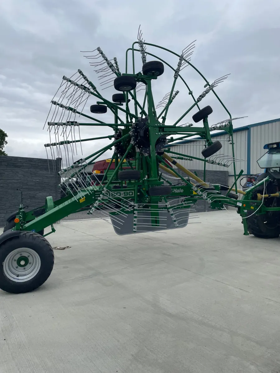 New McHale 80 - 90 Twin Rotor Rake - Image 4
