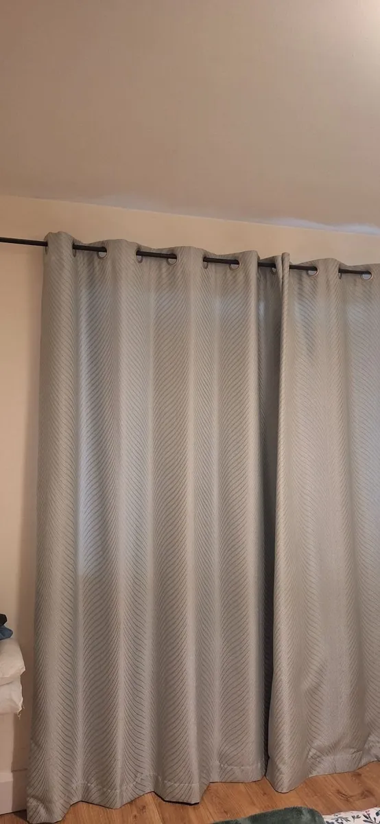 Curtains and shade - Image 2
