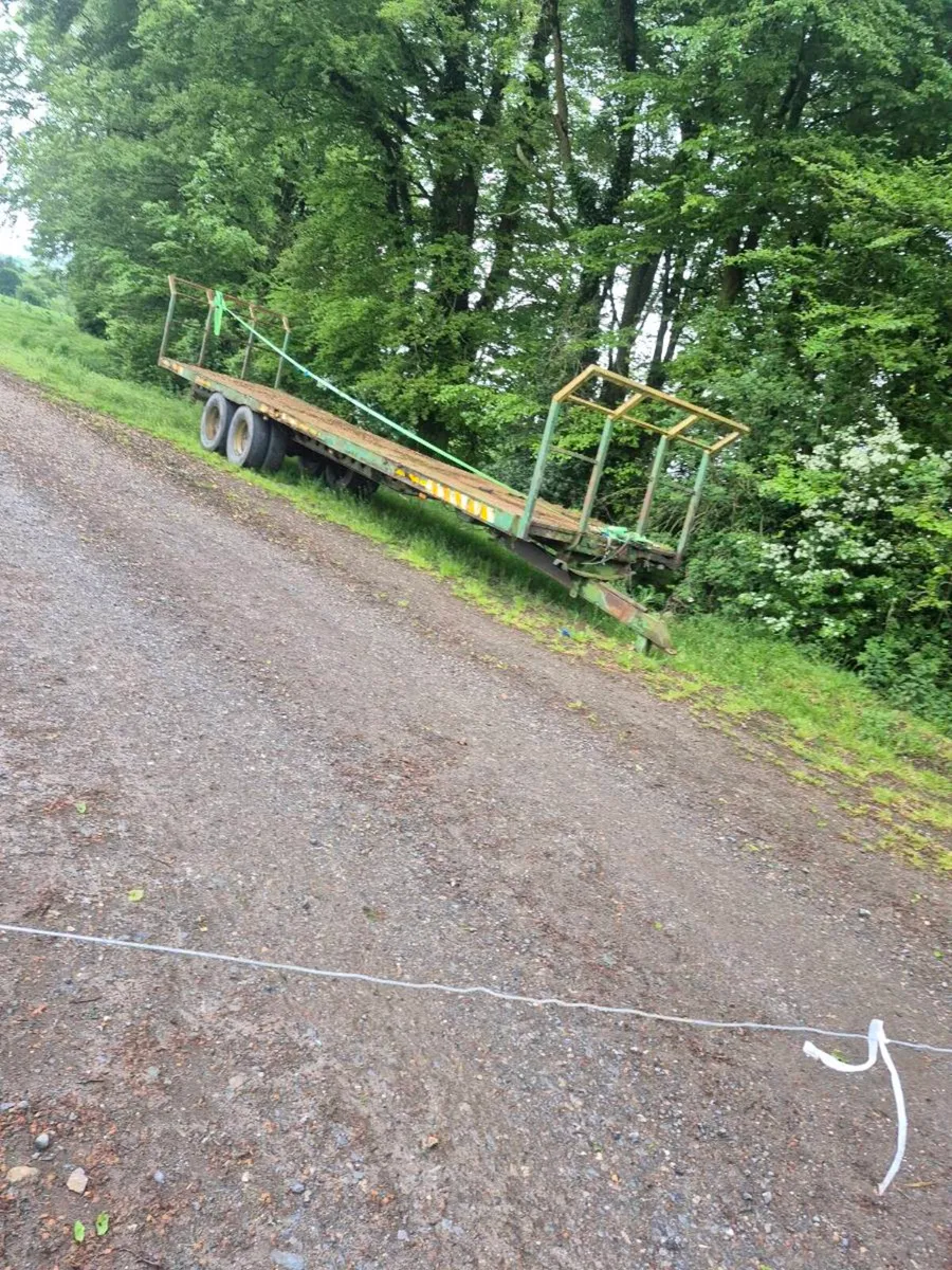 Bale trailer - Image 1