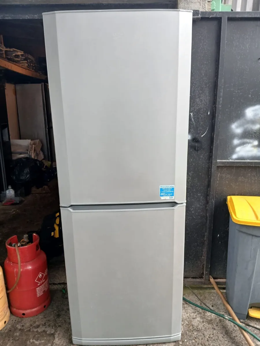 6 MOUTH FRIDGE AND FREEZER - Image 1