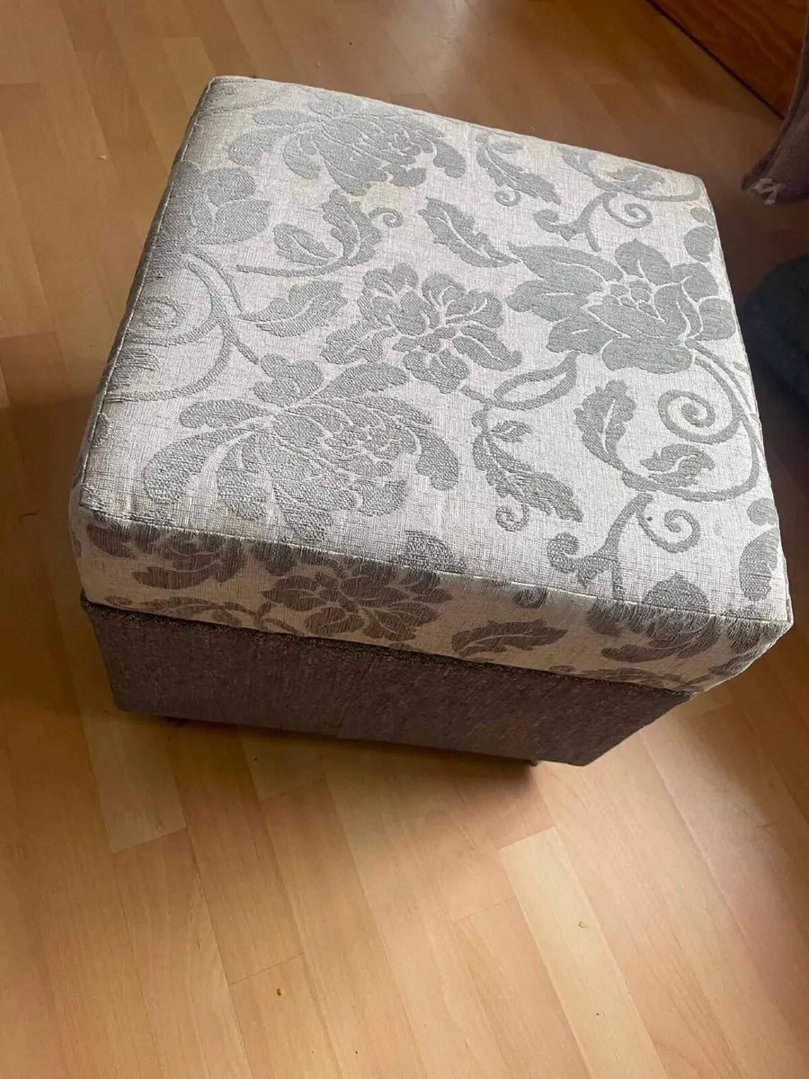 3+1+1 couch / sofas and footstool - Image 2