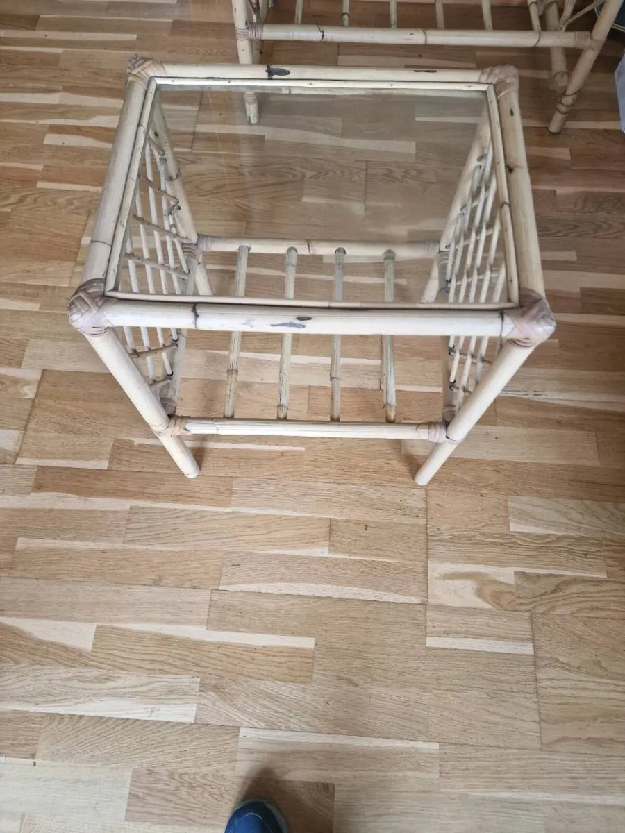 Small glass coffee table - Image 1